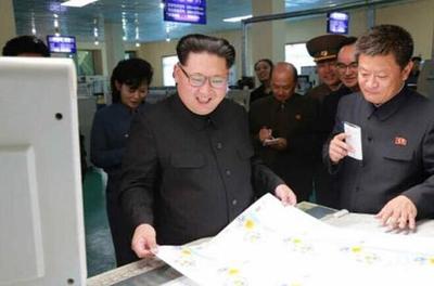 金正恩視察蒲公英作業(yè)本工廠，稱贊產(chǎn)品設(shè)計(jì)用心、寓教于樂